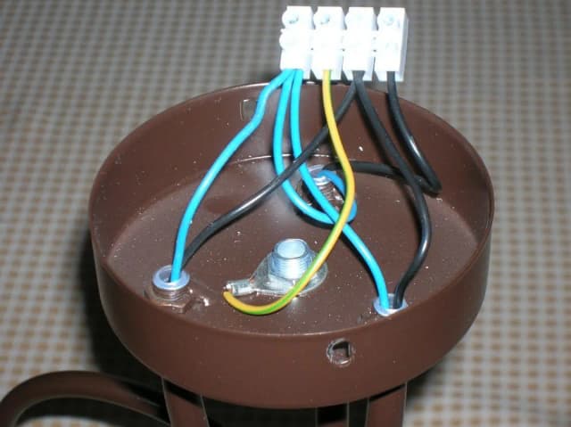 Jak bezpiecznie podłączyć żyrandol – uniknij błędów i zrób to samodzielnie Jak bezpiecznie podłączyć żyrandol – uniknij błędów i zrób to samodzielnie