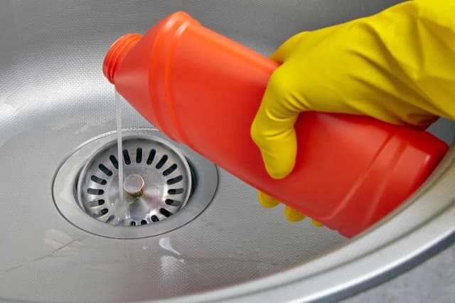 Jak skutecznie pozbyć się nieprzyjemnego zapachu z zlewu – proste sposoby Jak skutecznie pozbyć się nieprzyjemnego zapachu z zlewu – proste sposoby